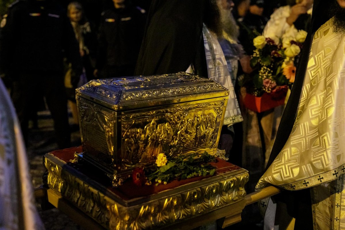 Sfânta Cuvioasă Parascheva își așteaptă pelerinii în curtea catedralei 228875