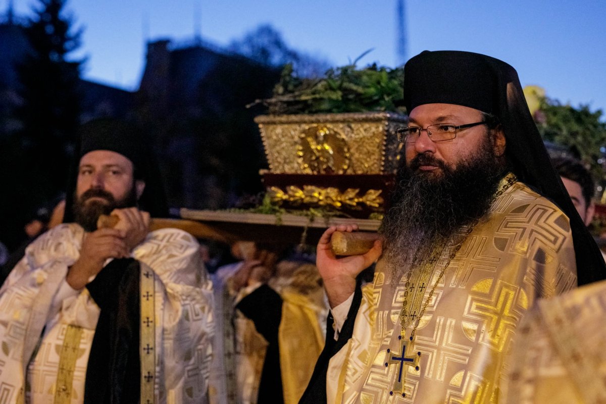 Sfânta Cuvioasă Parascheva își așteaptă pelerinii în curtea catedralei 228876