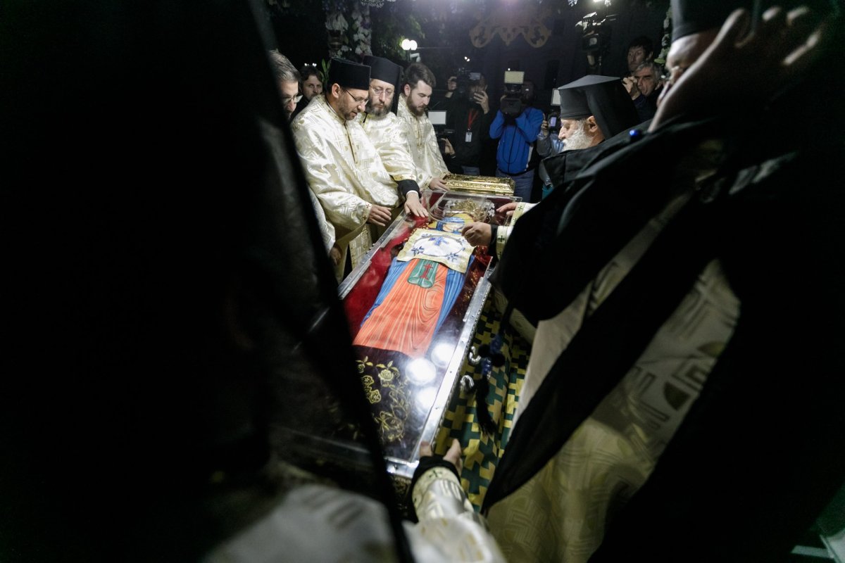 Sfânta Cuvioasă Parascheva își așteaptă pelerinii în curtea catedralei 228887