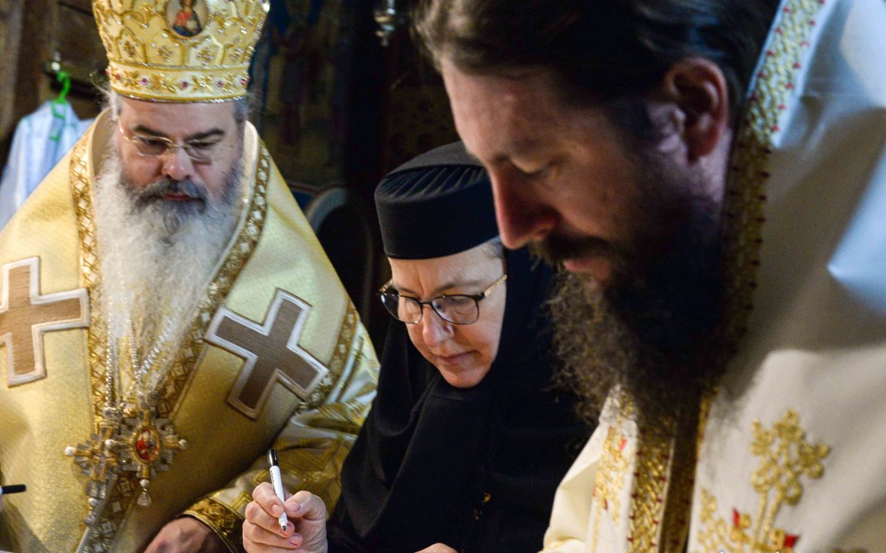 Cea mai mare mănăstire de maici din România a îmbrăcat veșmântul resfințirii 229013