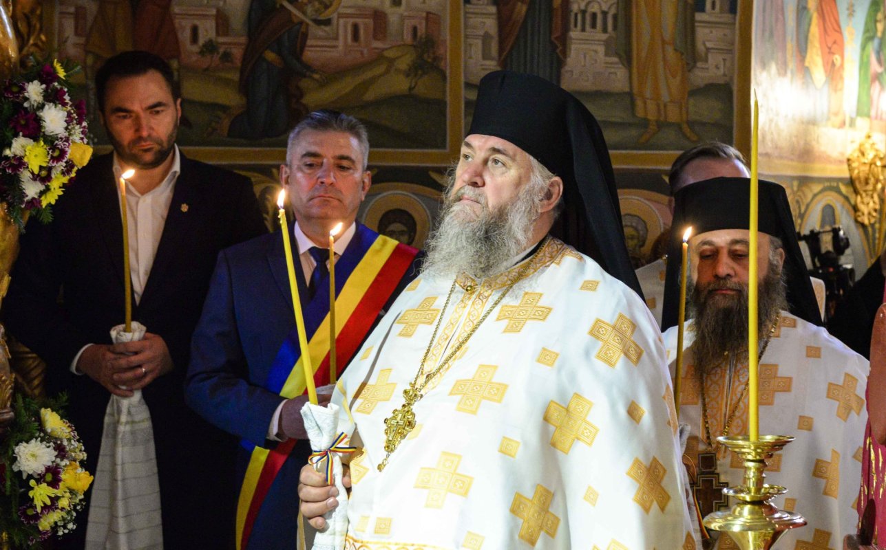 Cea mai mare mănăstire de maici din România a îmbrăcat veșmântul resfințirii 229019