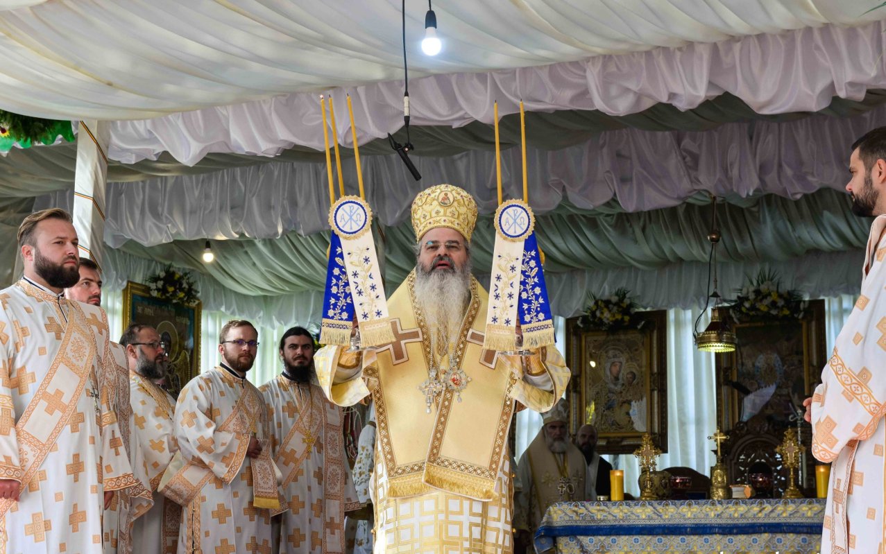 Cea mai mare mănăstire de maici din România a îmbrăcat veșmântul resfințirii 229032