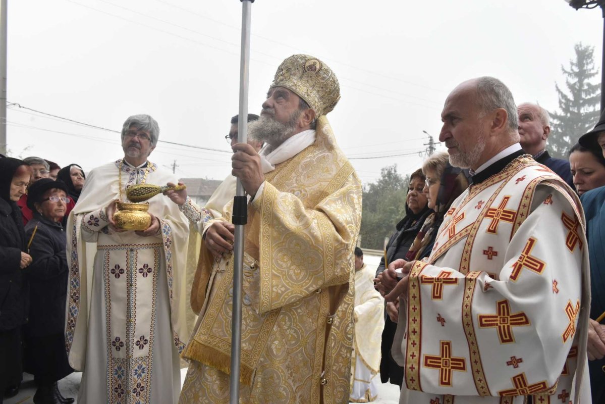 Biserica „Sfântul Ioan Botezătorul” din Copşa Mică a fost sfinţită 229077