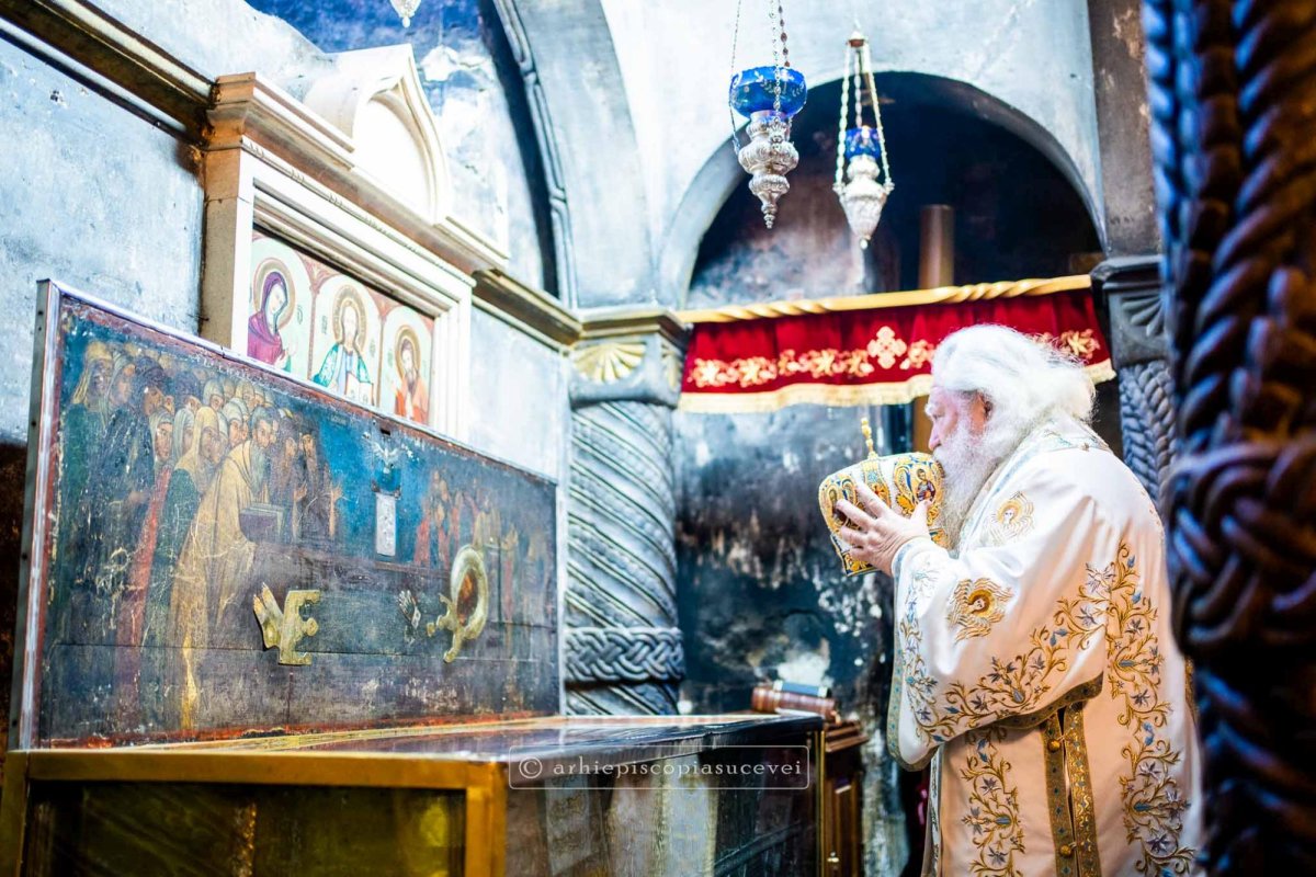 Rugăciune și comuniune la Mănăstirea „Sfântul Ioan cel Nou de la Suceava” 229110