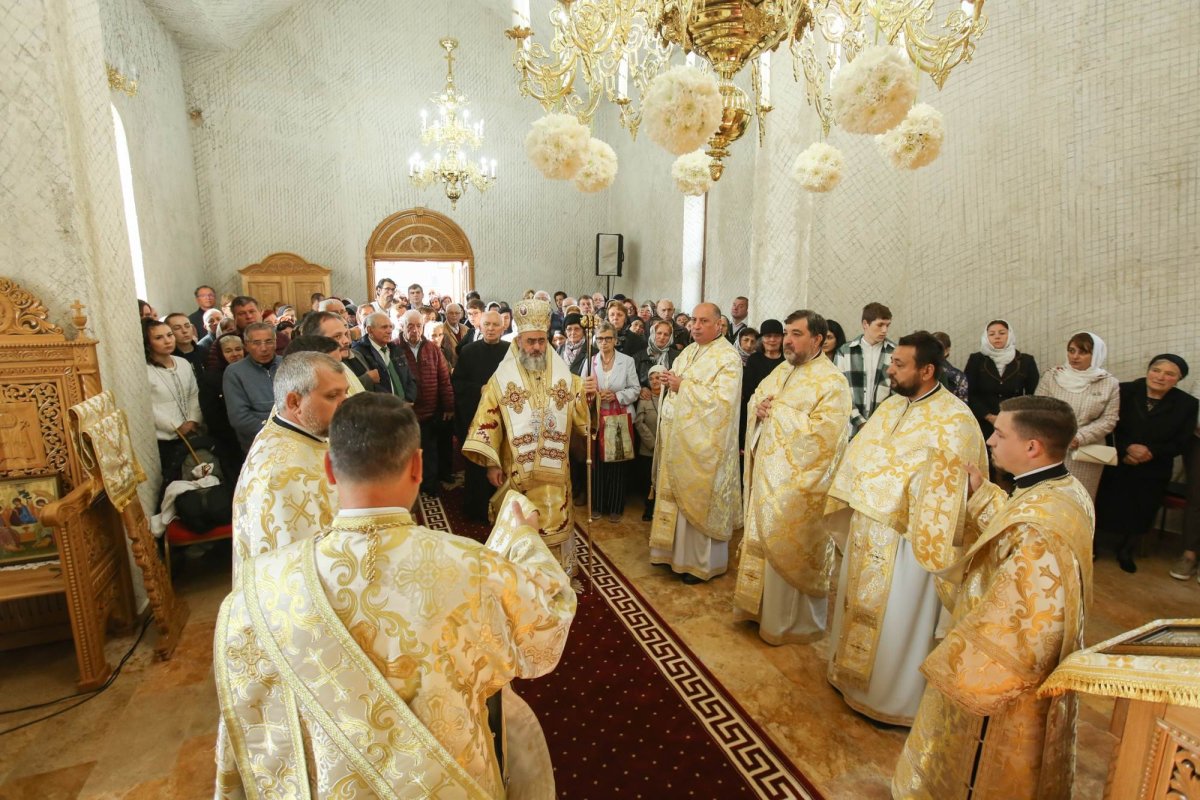 Veșmântul harului pentru biserica Parohiei Valea Nehoiașului 229098