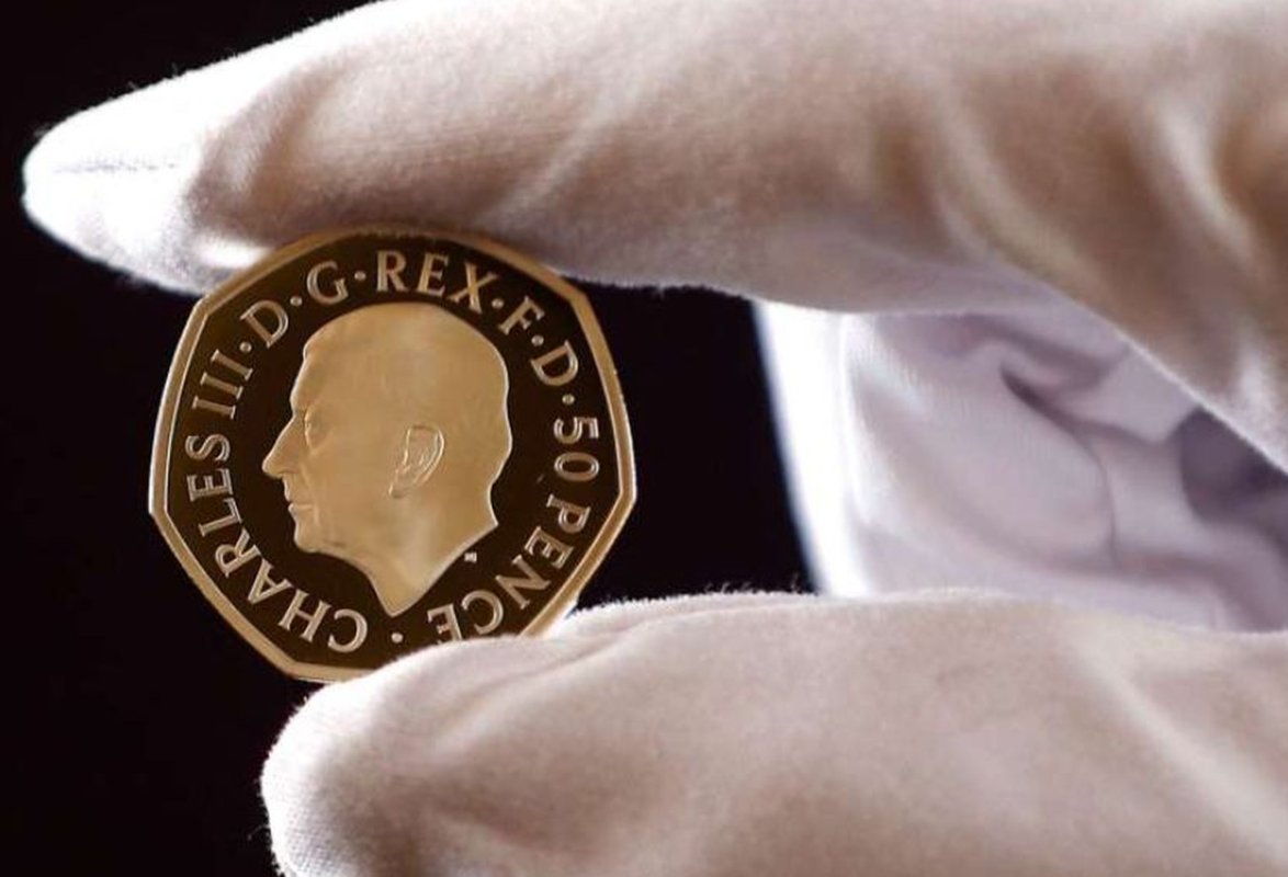 Primele monede cu imaginea regelui Charles al III-lea 229240