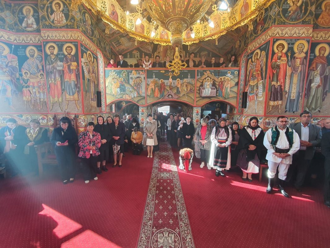 Binecuvântare arhierească în parohia bihoreană Sânlazăr 229533