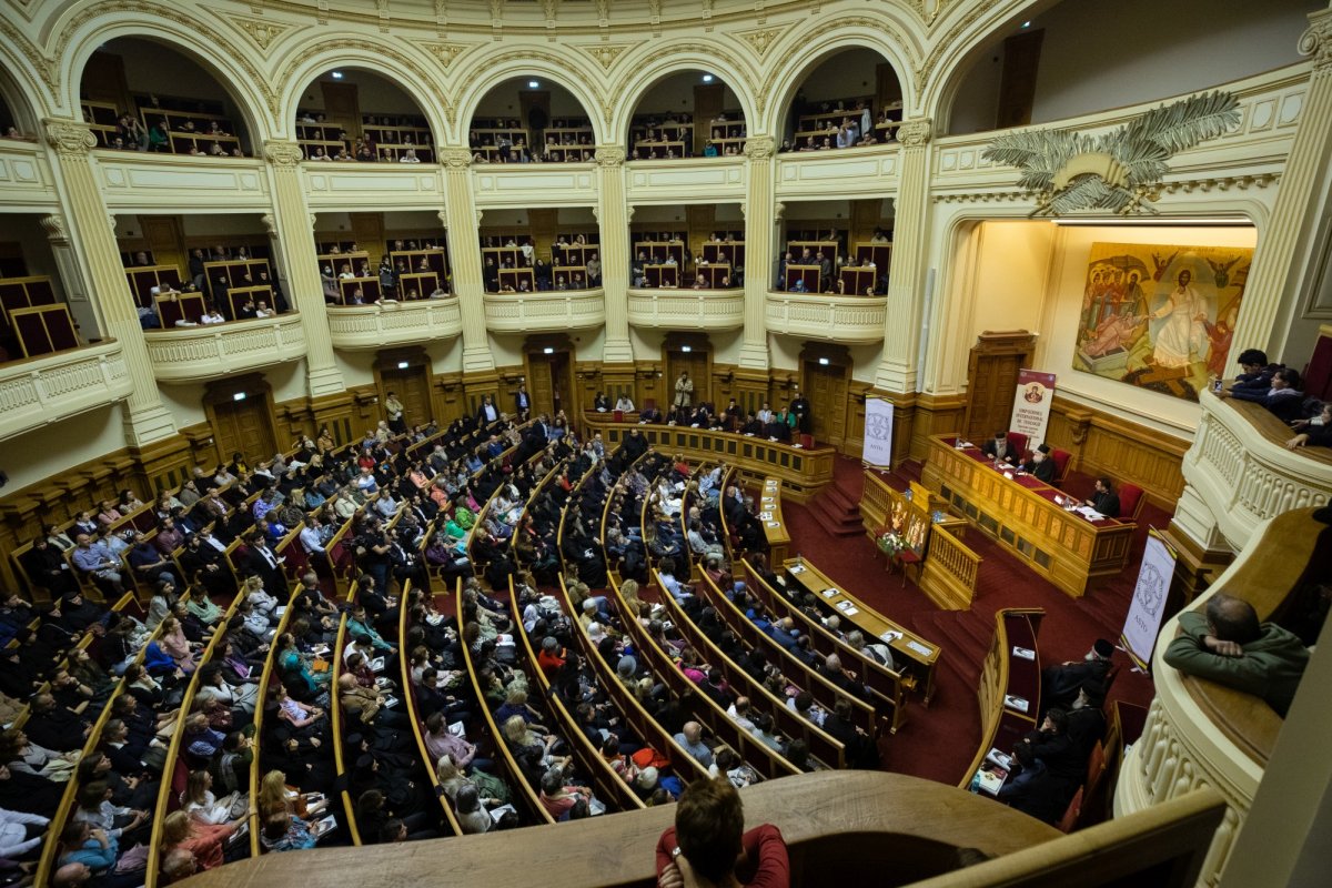 „Întotdeauna mă bucur că sunt împreună cu dumneavoastră” 229675