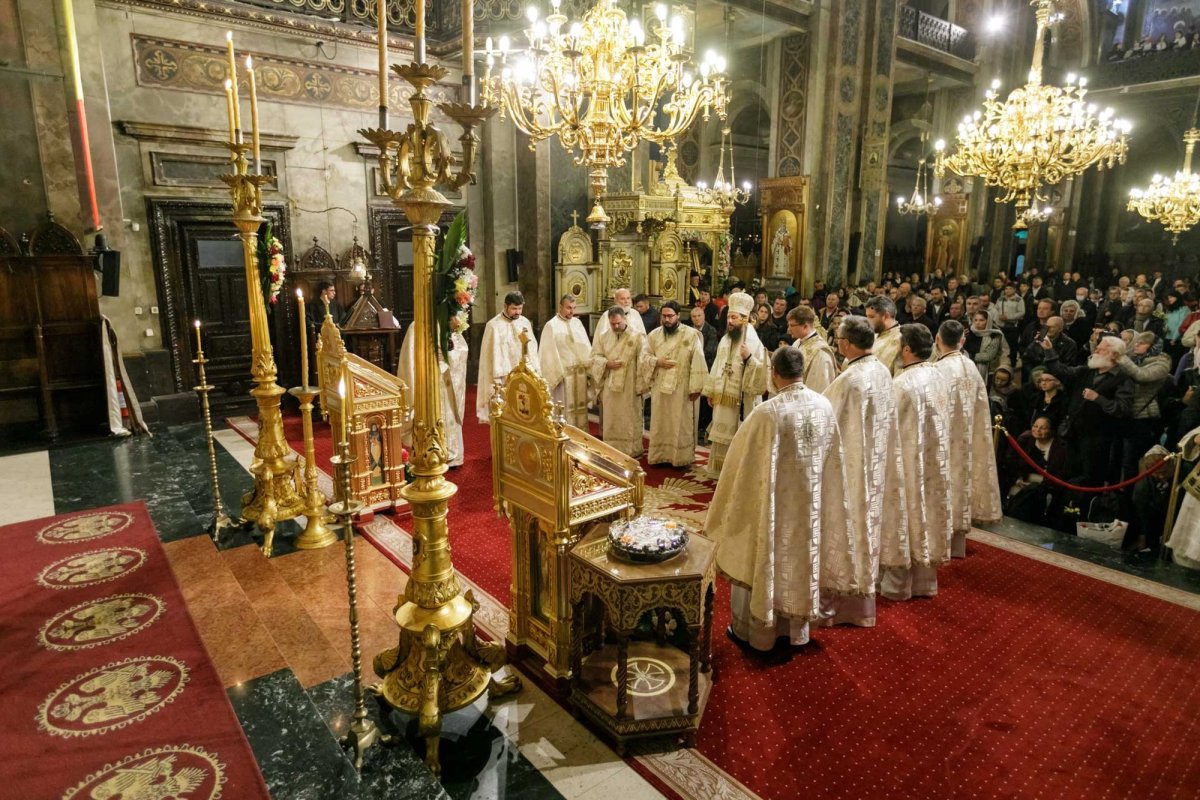 Liturghie arhierească pentru pelerinii veniți la Iași 229708