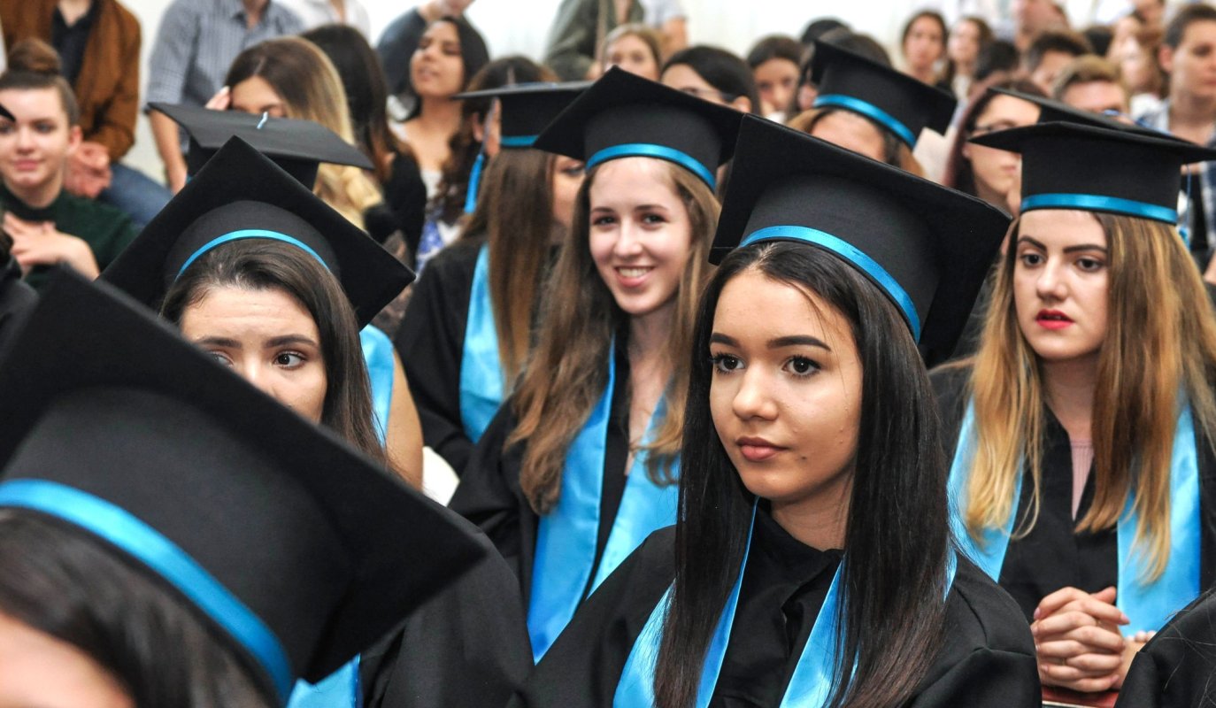 16 ani, vârsta la care adolescenţii îşi decid viitorul 229825