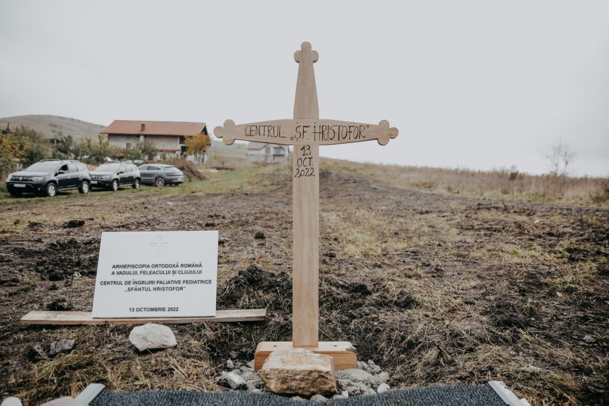 Sfinţirea pietrei de temelie a Centrului de îngrijiri paliative pediatrice „Sfântul Hristofor” 229874