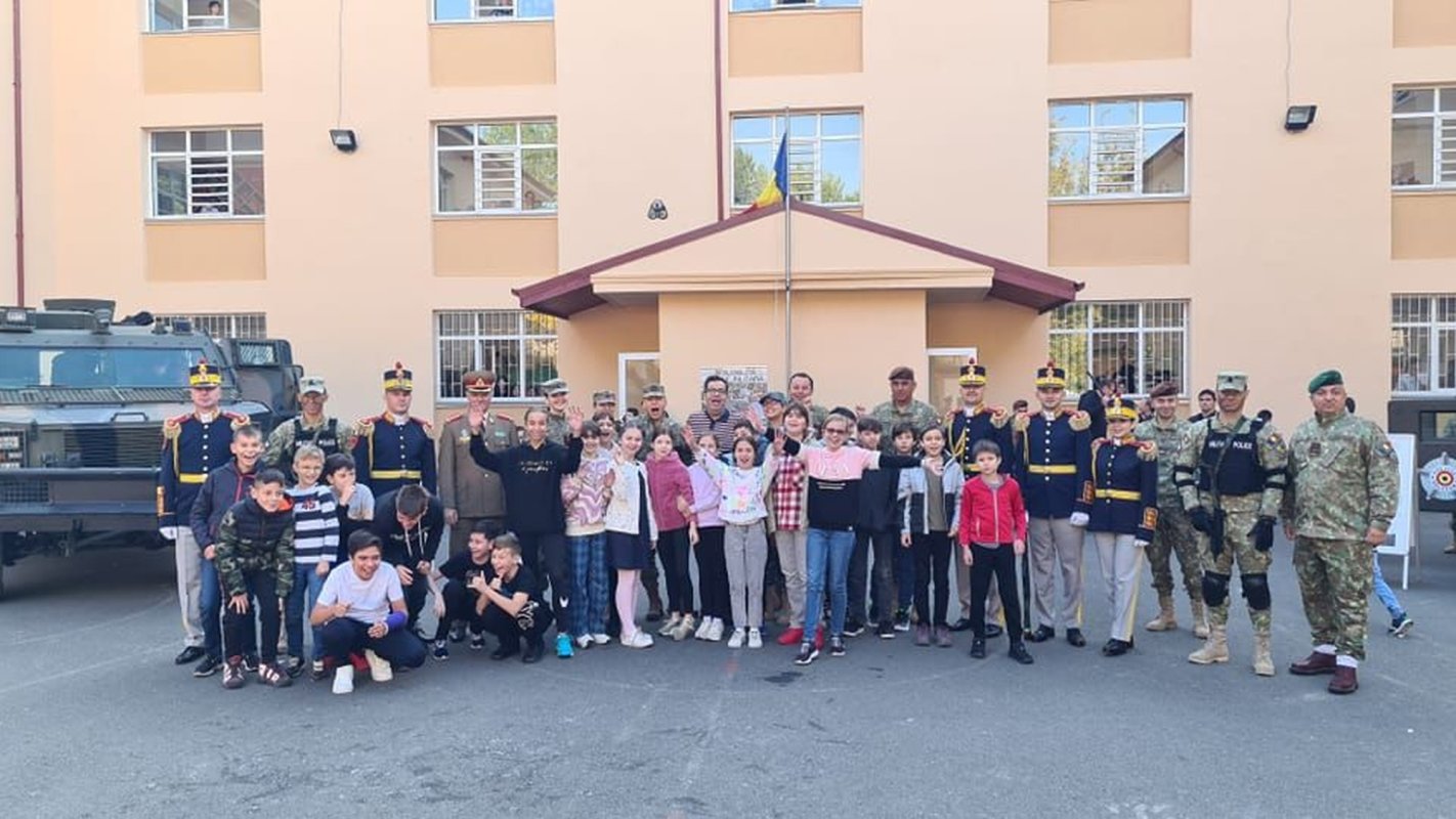 Ziua Armatei Române în şcoli 229826