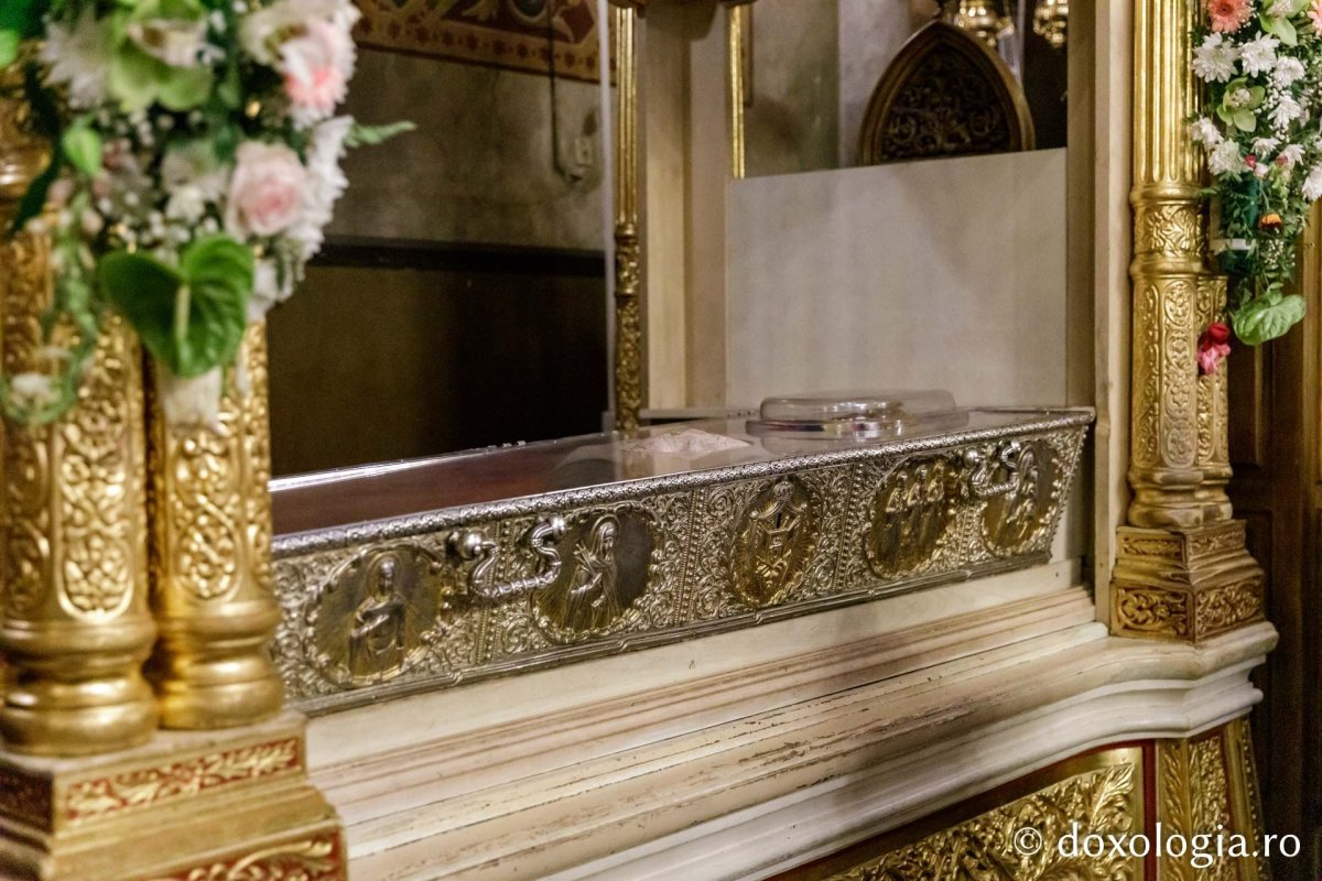 Sfânta Parascheva își așteaptă pelerinii în catedrală 230118