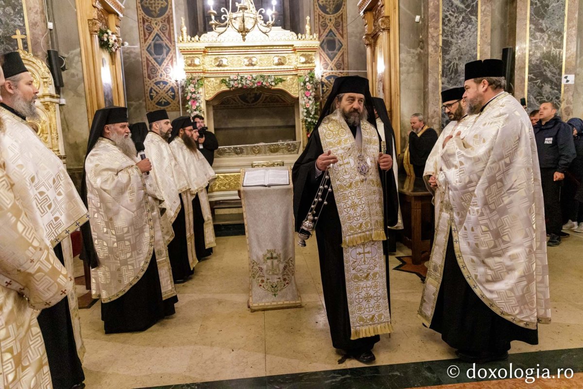 Sfânta Parascheva își așteaptă pelerinii în catedrală 230120