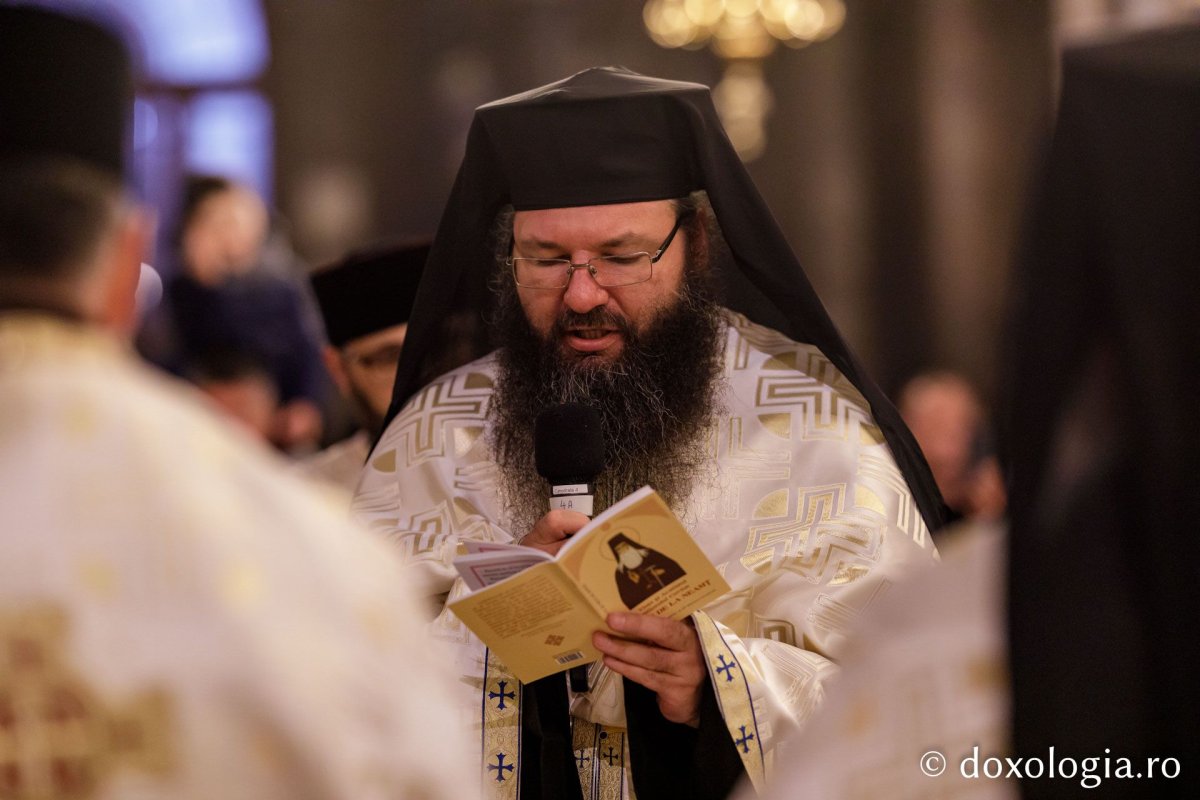 Sfânta Parascheva își așteaptă pelerinii în catedrală 230135