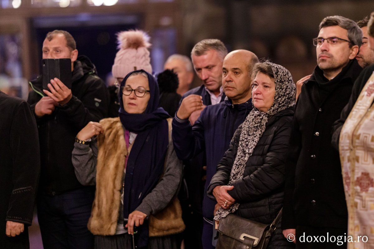 Sfânta Parascheva își așteaptă pelerinii în catedrală 230136