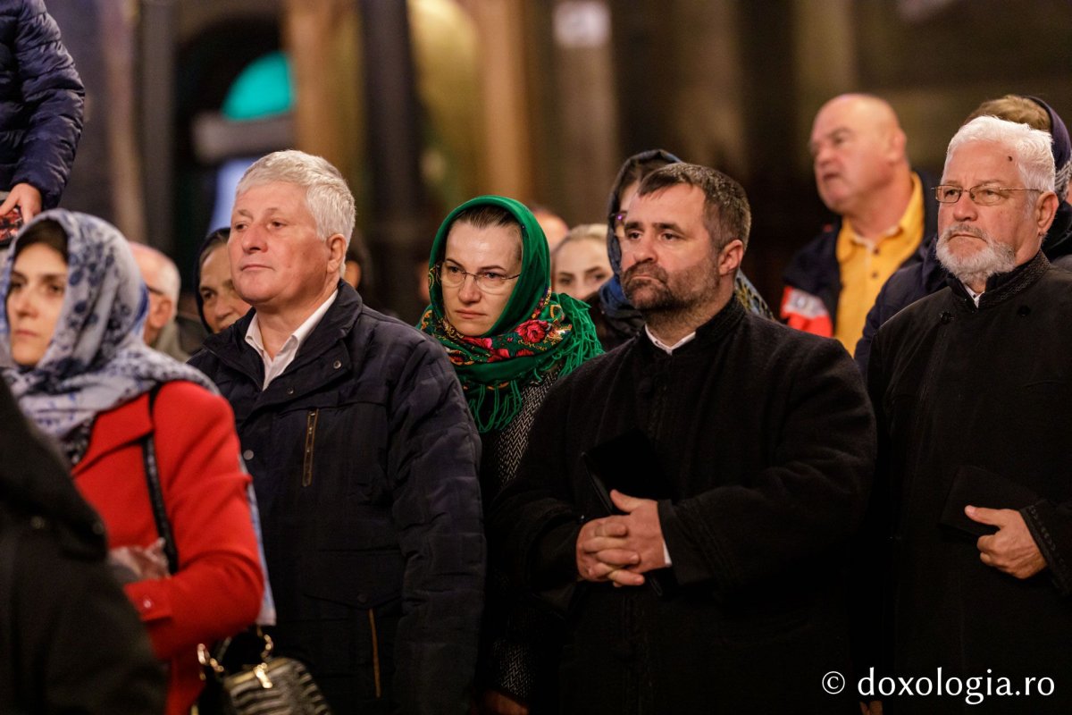 Sfânta Parascheva își așteaptă pelerinii în catedrală 230138