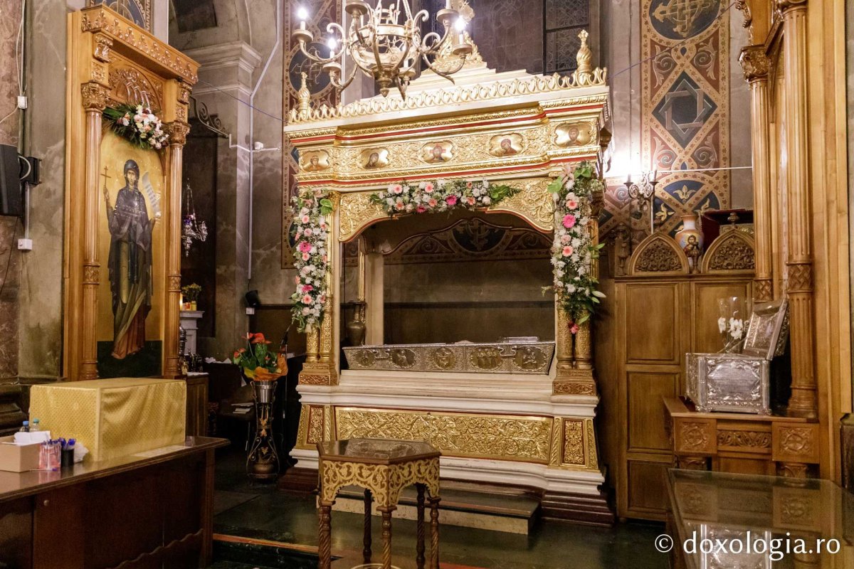 Sfânta Parascheva își așteaptă pelerinii în catedrală 230146