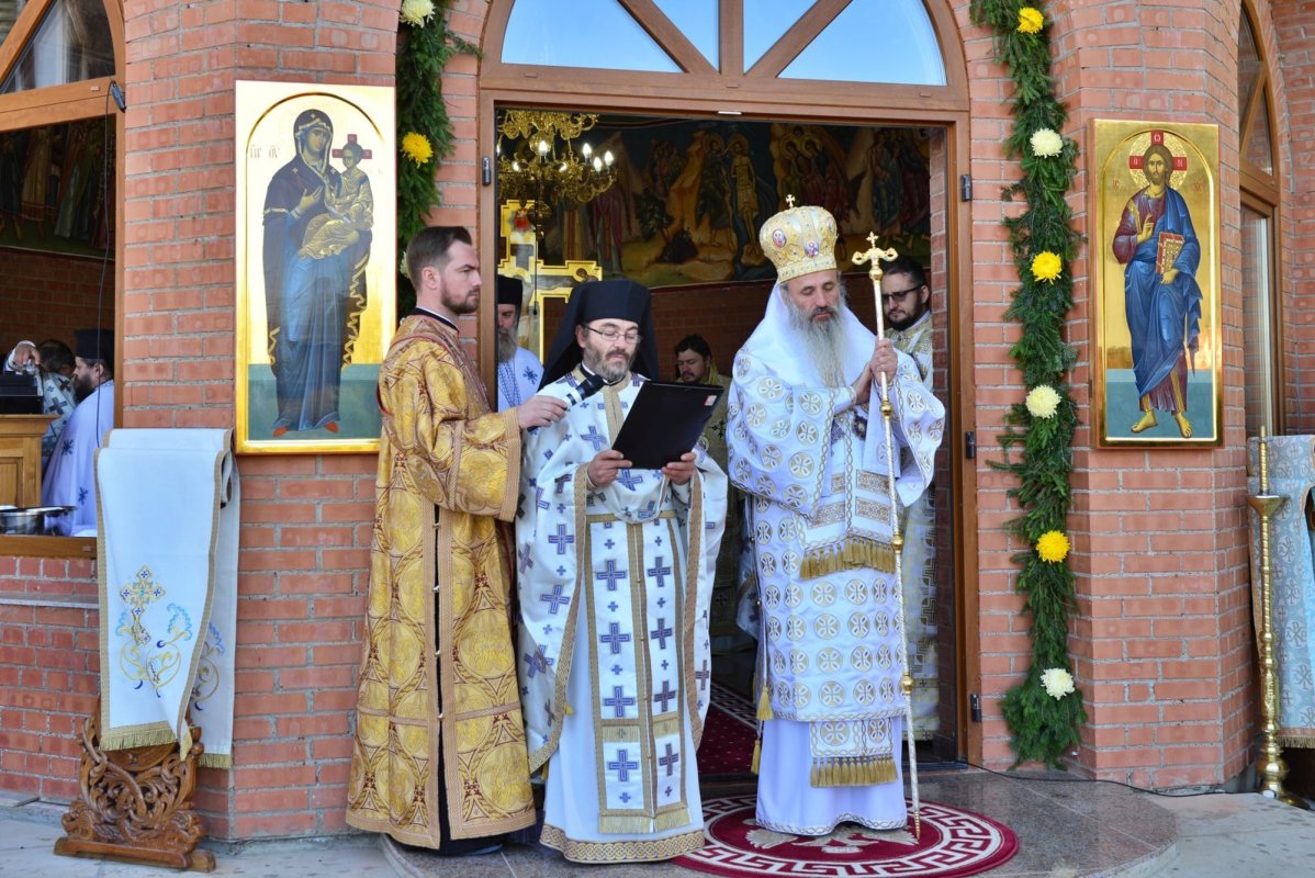 Biserica Mănăstirii Piatra Sfântă din Iași, târnosită de trei ierarhi 230179