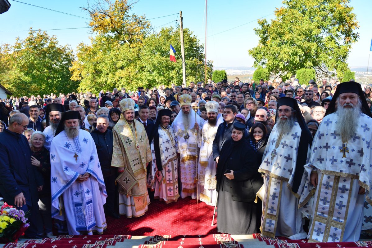 Biserica Mănăstirii Piatra Sfântă din Iași, târnosită de trei ierarhi 230180