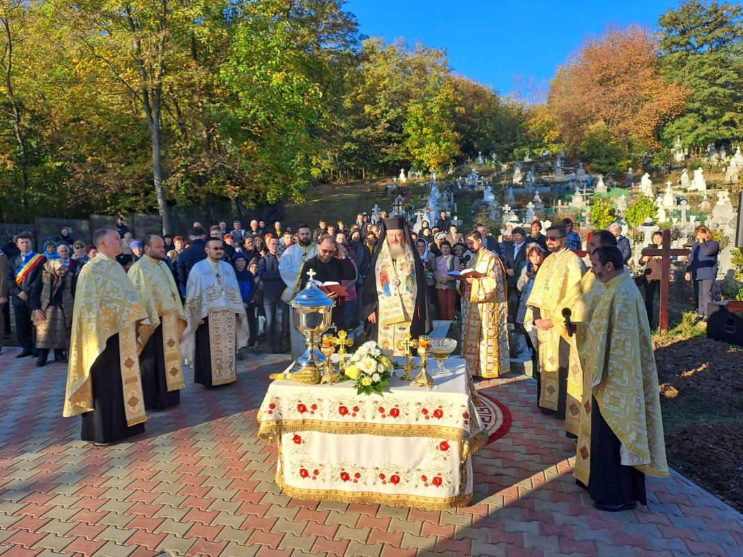 Capelă mortuară și pictură nouă la biserica Parohiei Valea Stâlpului 230207