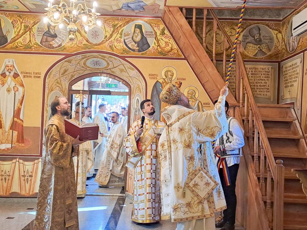 Capelă mortuară și pictură nouă la biserica Parohiei Valea Stâlpului 230208