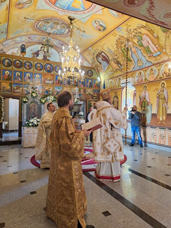 Capelă mortuară și pictură nouă la biserica Parohiei Valea Stâlpului 230209