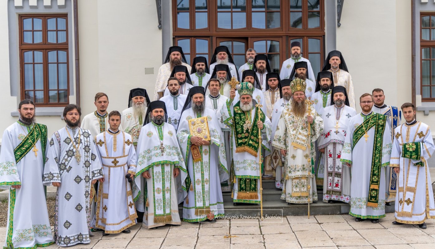 Hramul Catedralei Arhiepiscopale din Roman 230182