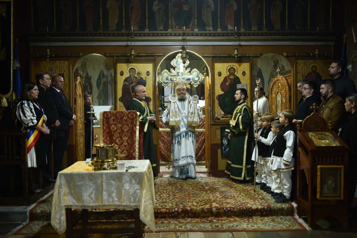 Slujire arhierească la Racoviţa, judeţul Sibiu 230165