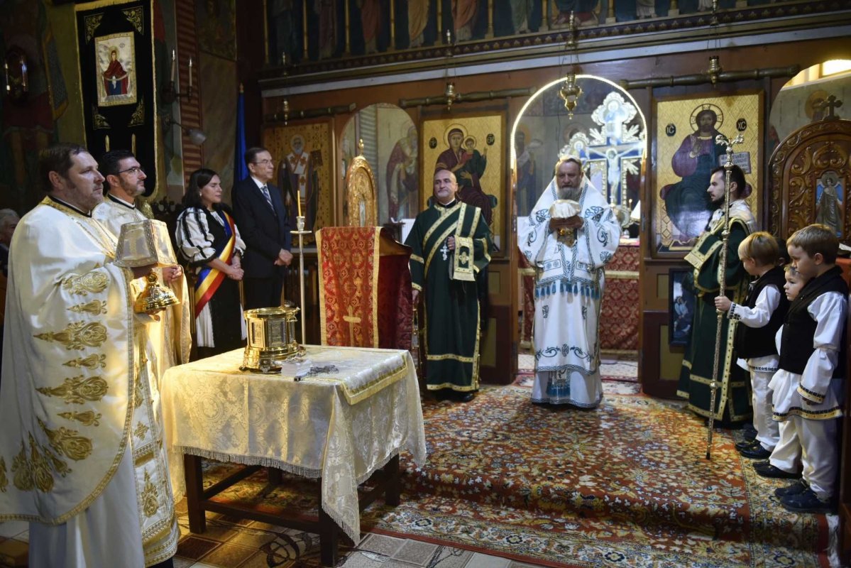 Slujire arhierească la Racoviţa, judeţul Sibiu 230166