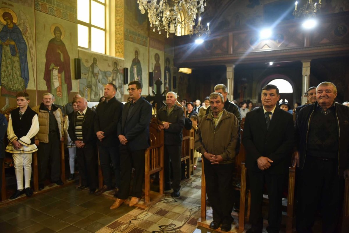 Slujire arhierească la Racoviţa, judeţul Sibiu 230167