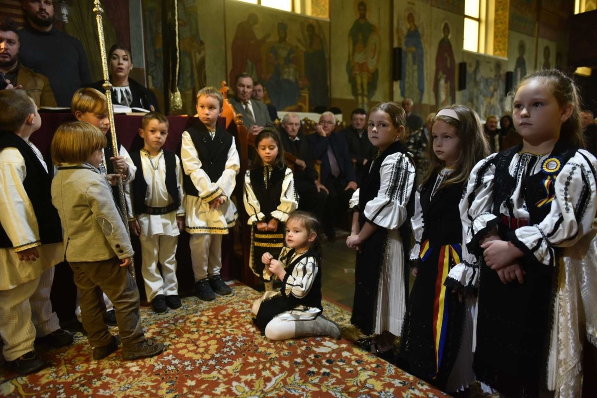 Slujire arhierească la Racoviţa, judeţul Sibiu 230169