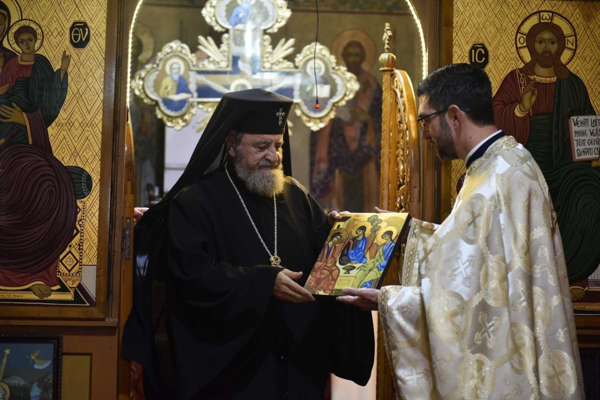 Slujire arhierească la Racoviţa, judeţul Sibiu 230170