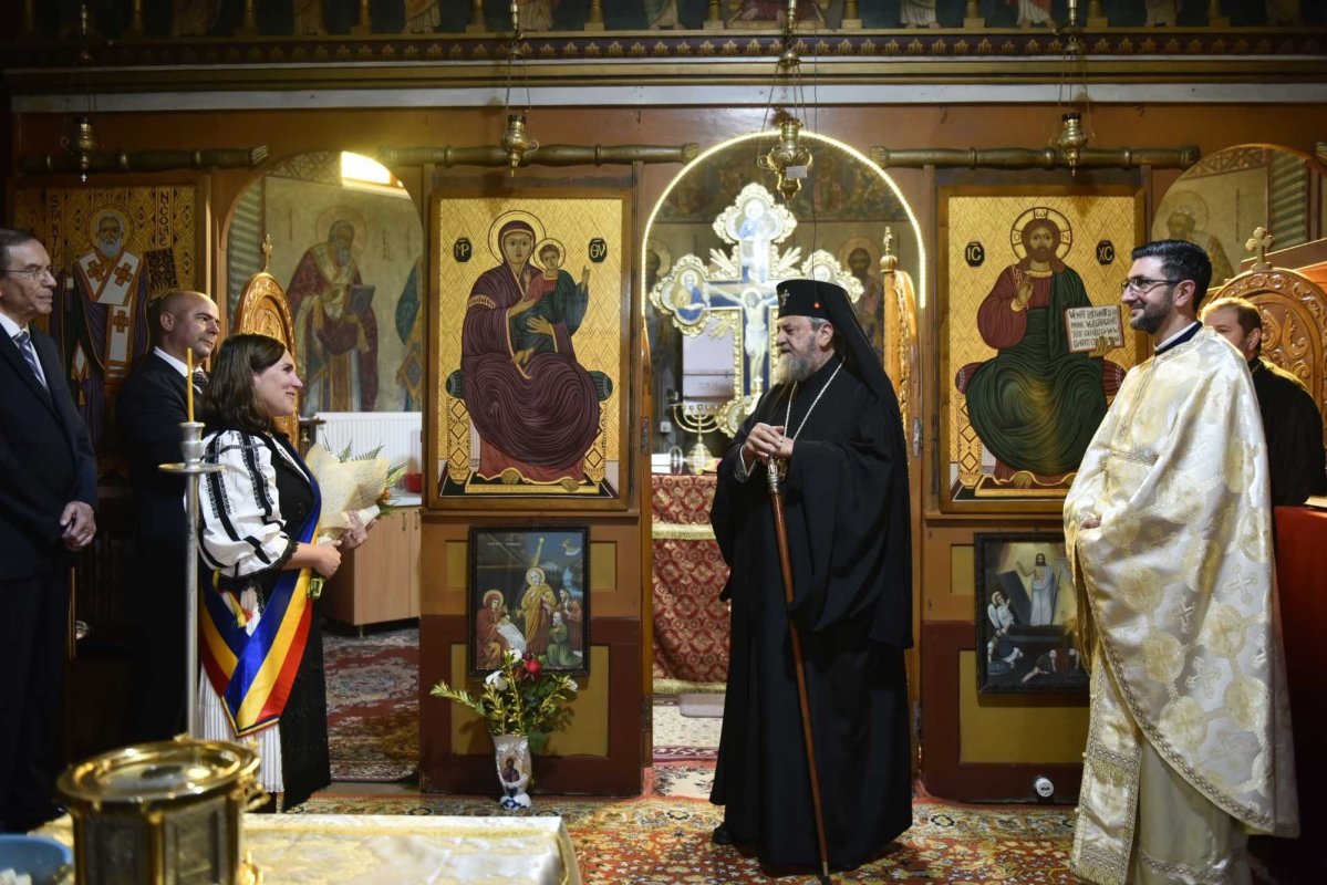 Slujire arhierească la Racoviţa, judeţul Sibiu 230171