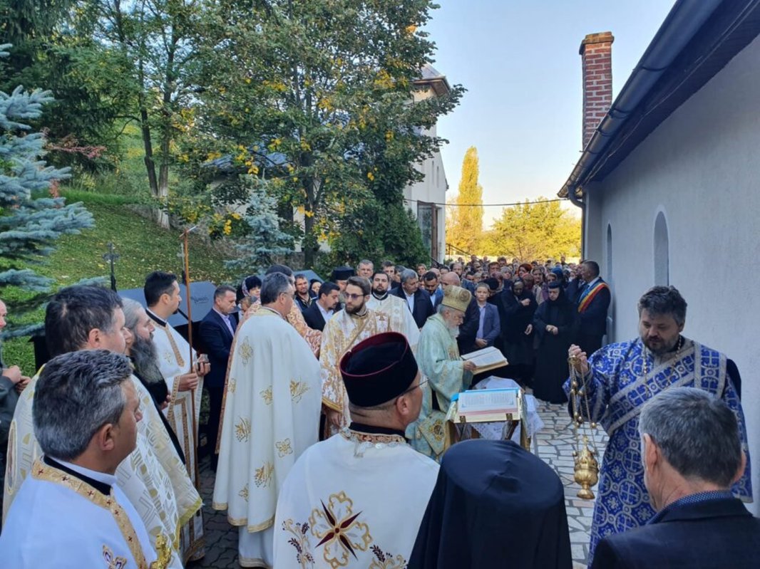 Pelerinaj la sfințirea bisericii mănăstirii arădene Feredeu 230366