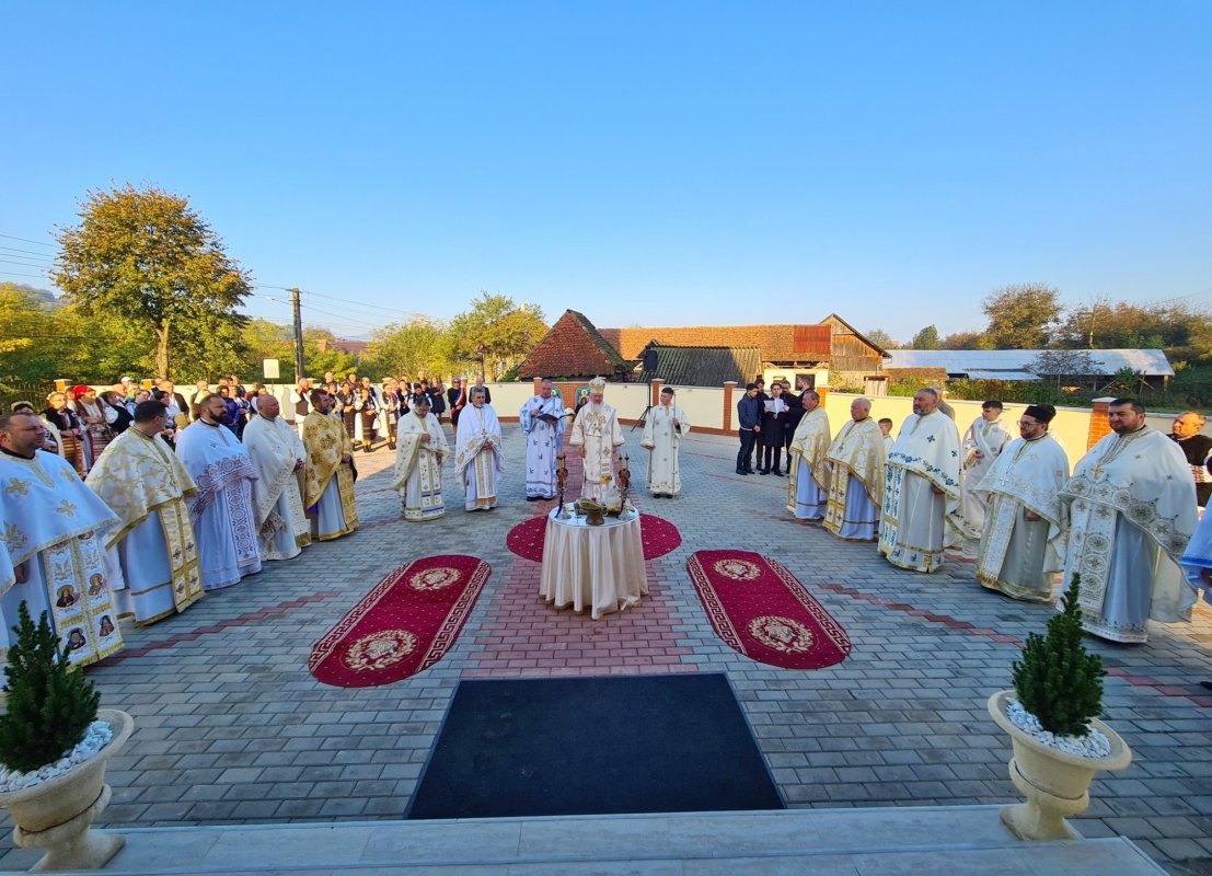 Resfințirea bisericii parohiale din localitatea bistrițeană Mărișelu 230289