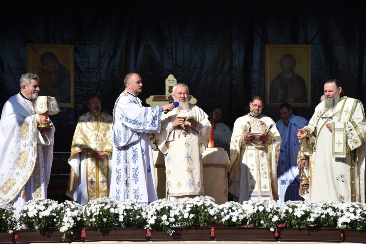 Resfințirea bisericii parohiale din localitatea bistrițeană Mărișelu 230293