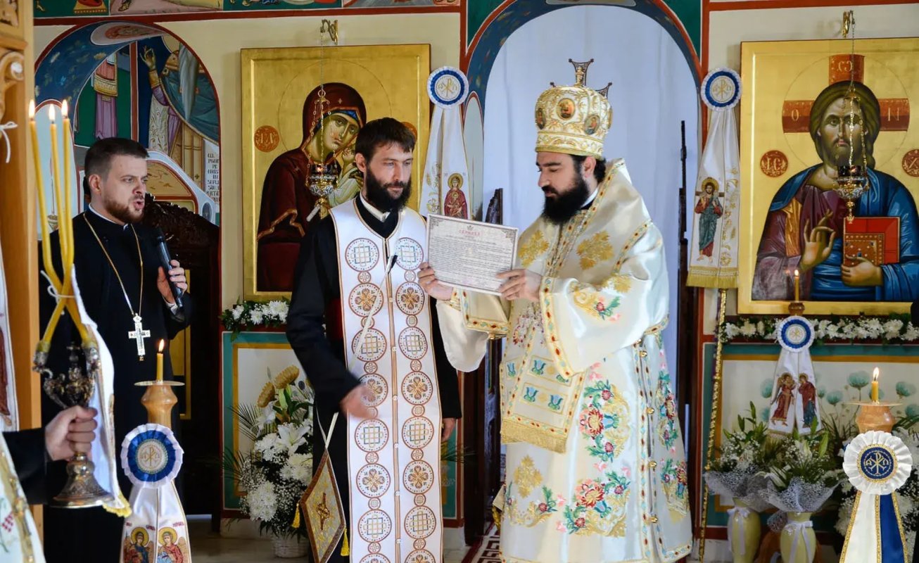 Biserica din parohia hunedoreană Mânerău a fost târnosită 230463