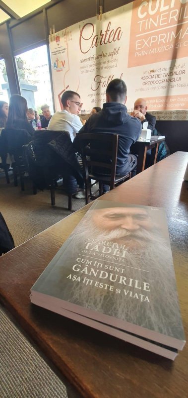 Dialoguri pe teme de spiritualitate și prezentare de carte pentru liceenii din Vaslui 230483