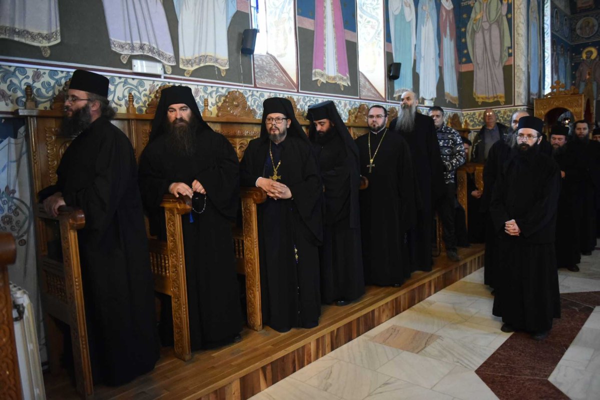 Sinaxa monahală la Sâmbăta de Sus 230493