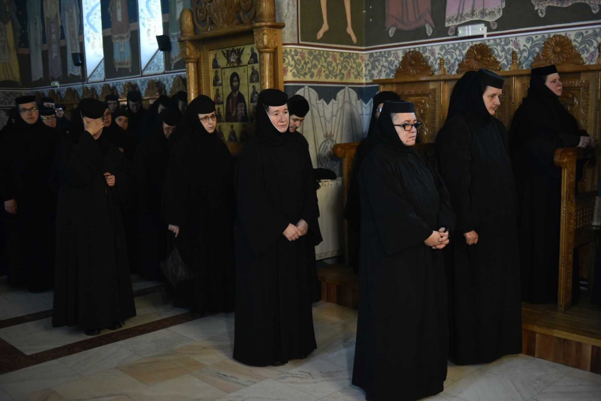 Sinaxa monahală la Sâmbăta de Sus 230494