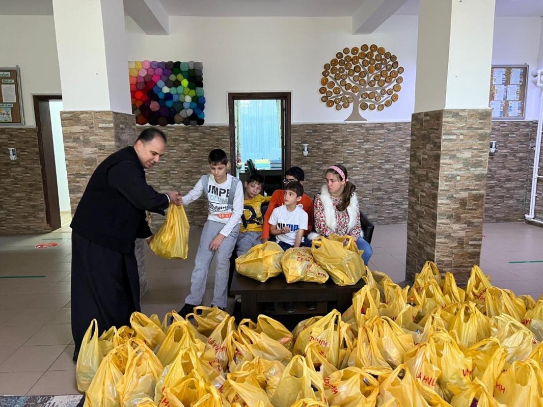 Daruri pentru copiii de la o școală specială din Slobozia 230619