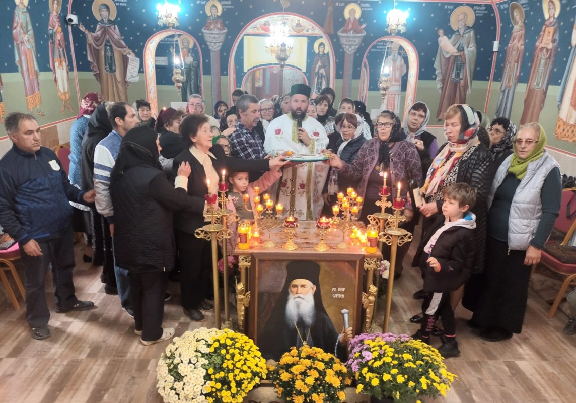 Episcopul Iosif Gafton pomenit la parohia prahoveană Rotari 230625