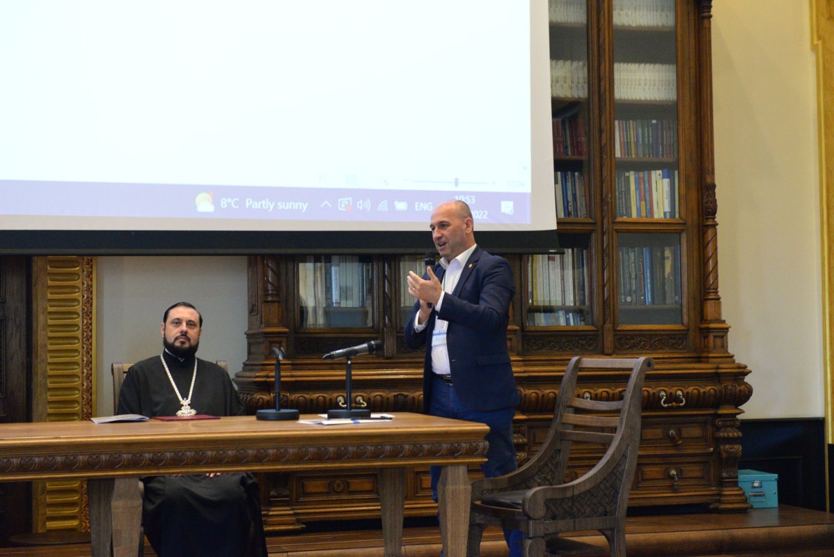 Misiunea Teologiei în slujirea Bisericii este explicitare a Revelației divine şi călăuzire pentru viața creștină 230596