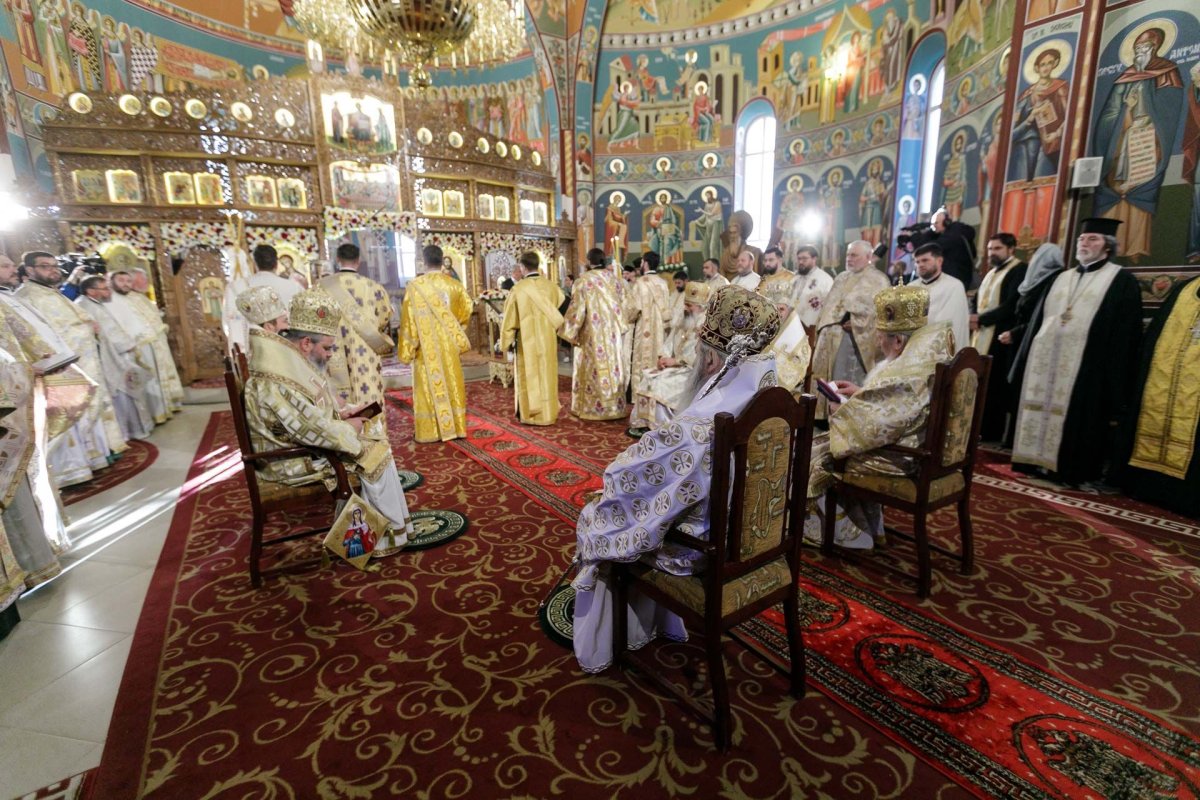 Mitropolia Basarabiei cultivă iubirea statornică pentru Biserica Strămoşească a poporului român 230554