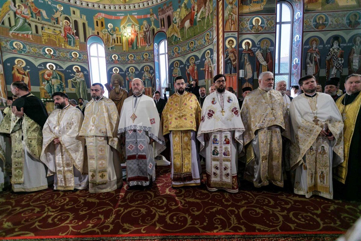 Mitropolia Basarabiei cultivă iubirea statornică pentru Biserica Strămoşească a poporului român 230563