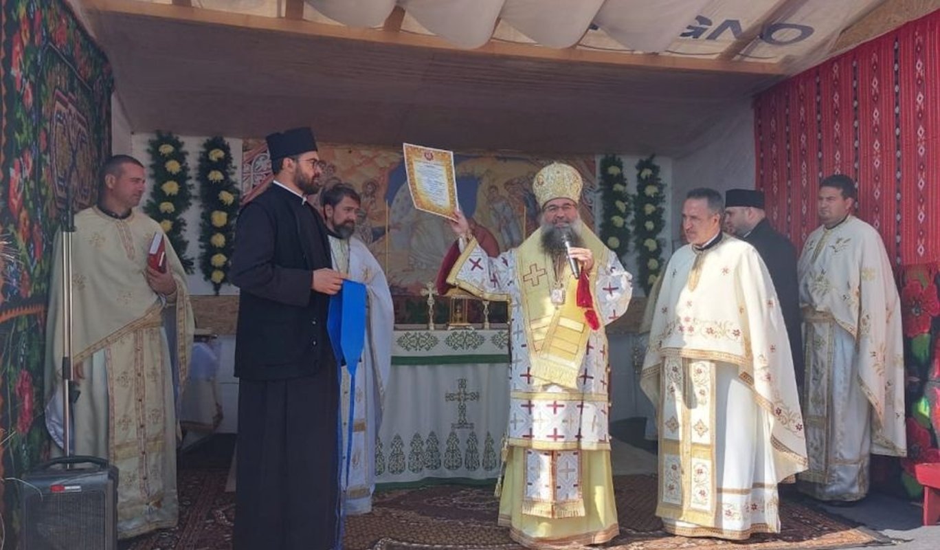 Sfințirea bisericii unei parohii din Olt 230627