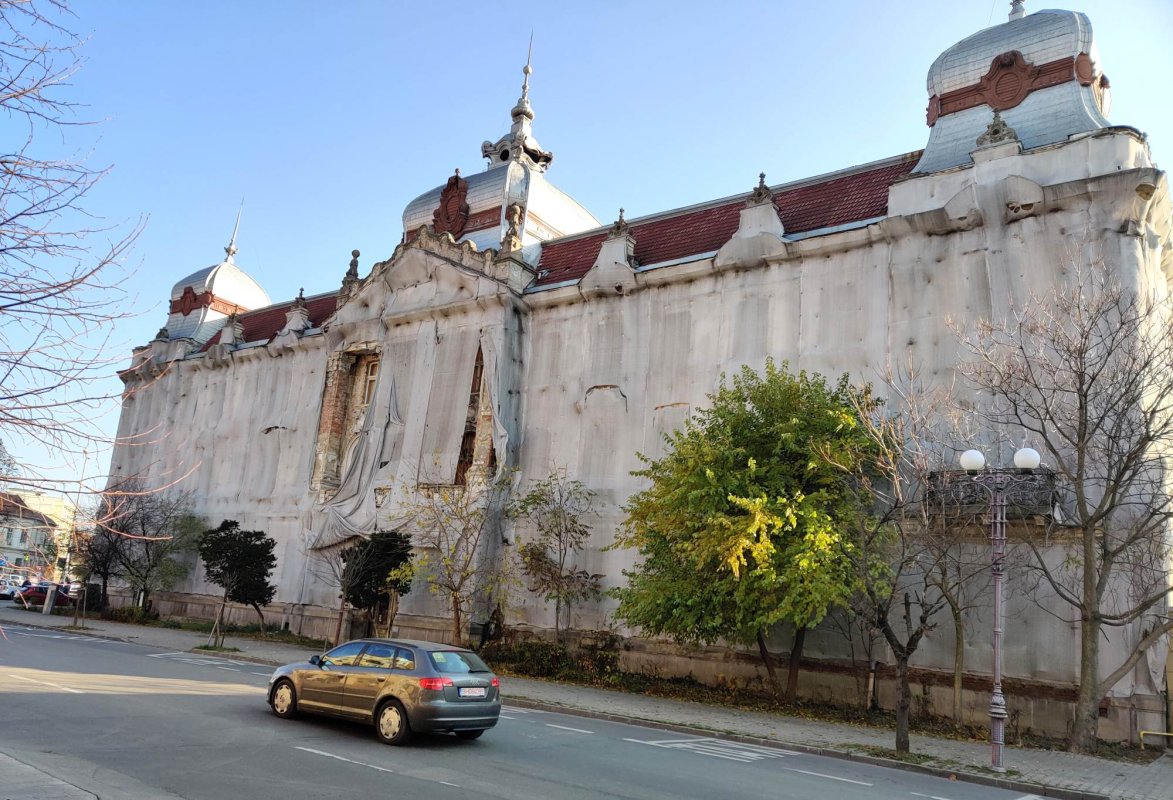 Clădiri publice și blocuri intrate  în „Valul renovării” 230728