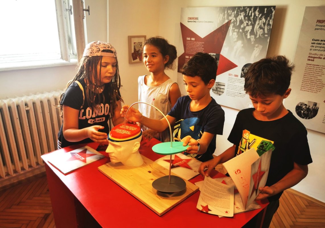 Muzeul Comunismului pentru Copii 230273