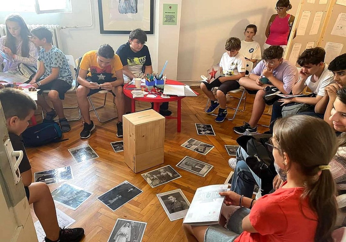 Muzeul Comunismului pentru Copii 230274